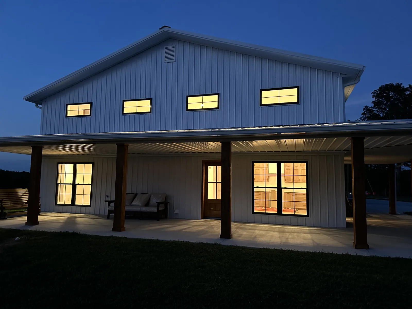 40x100x16 building with a 10-foot wrap-around lean-to, combining barndominium and shop, built by Hoover Building Systems