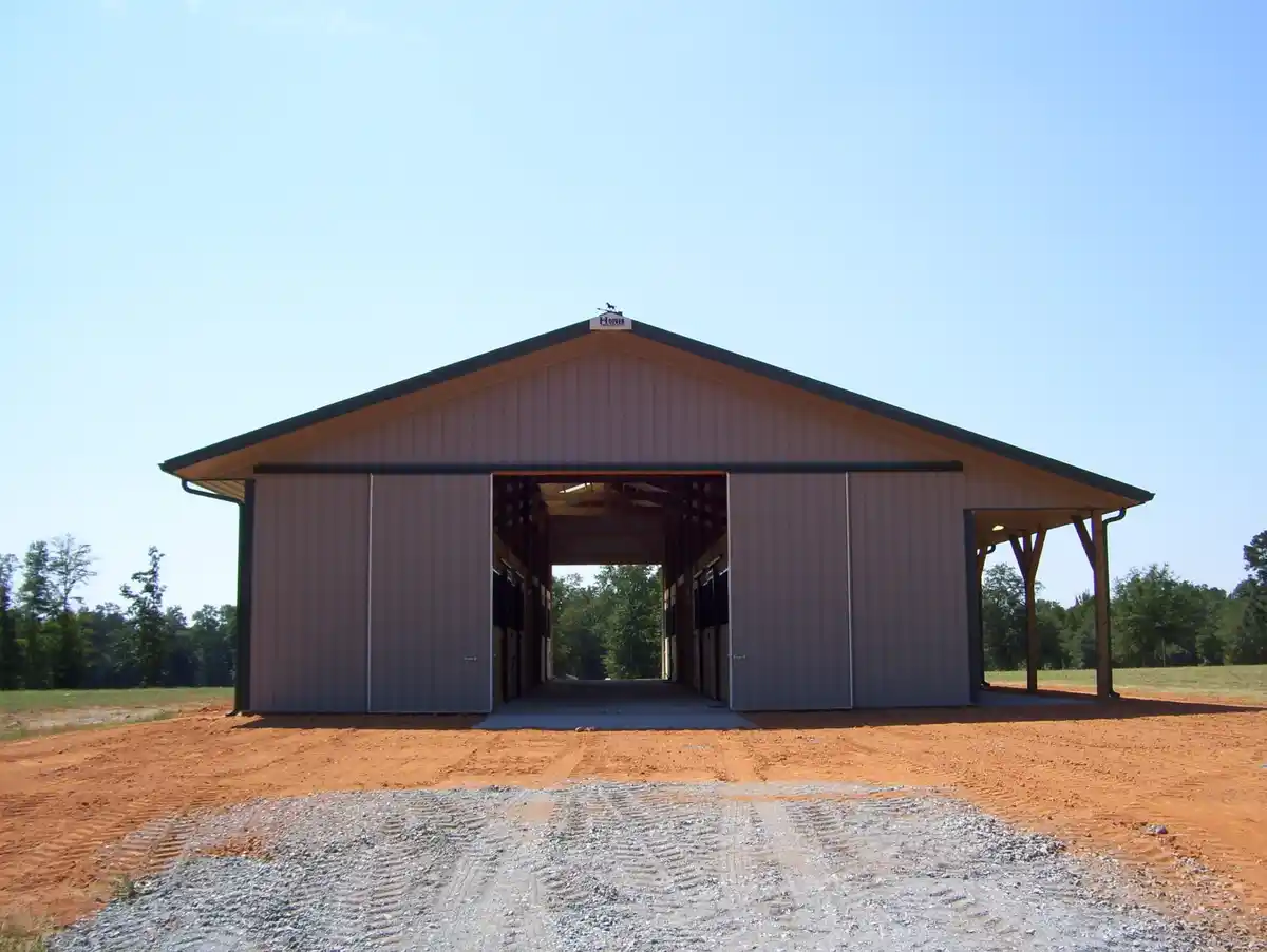Horse barn built by Hoover Building Systems near Greer, SC