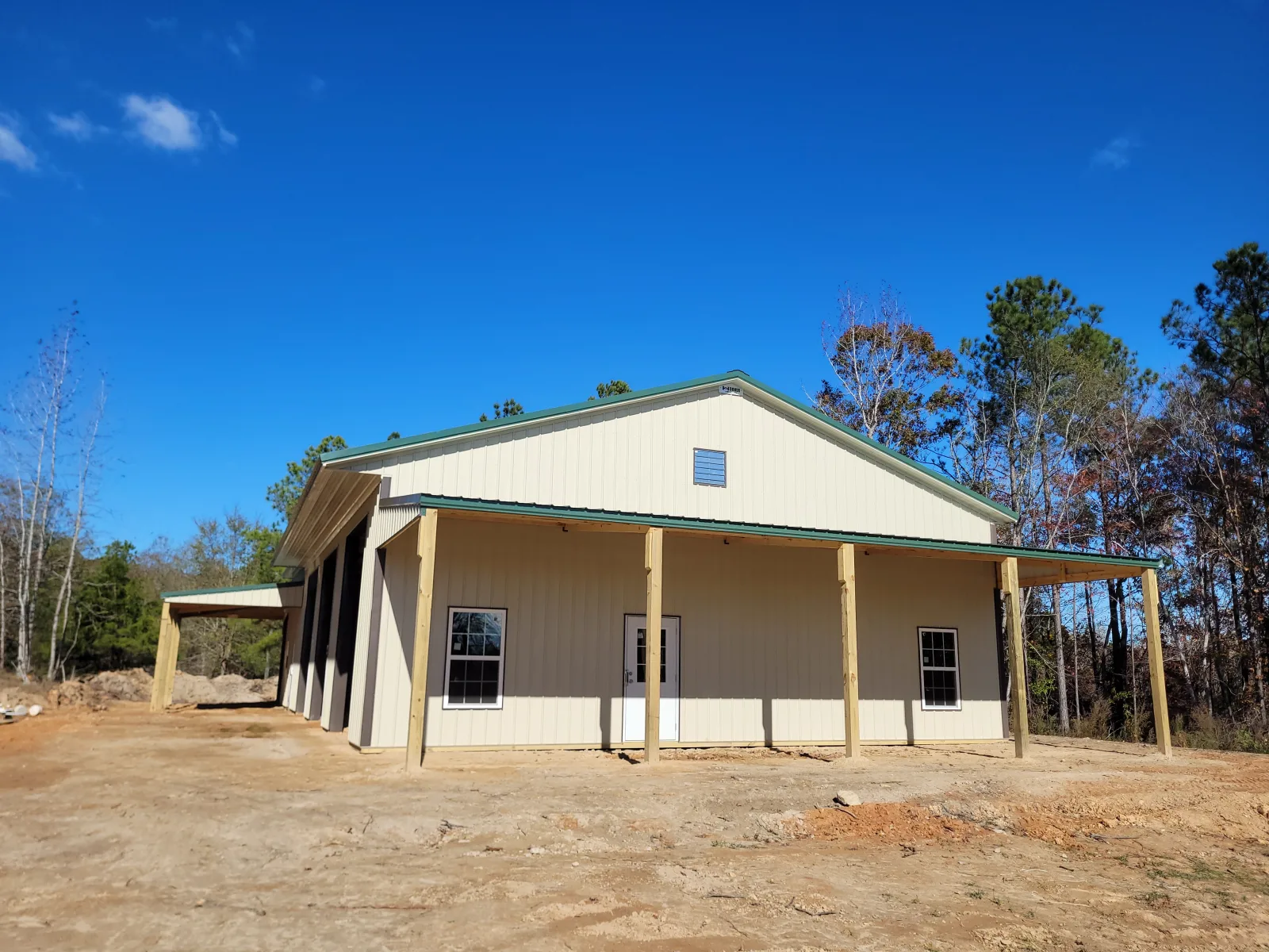 Long pole building with a wrap-around lean-to, built by Hoover Buildings